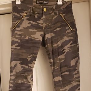 Camouflaged Ankle Leggings